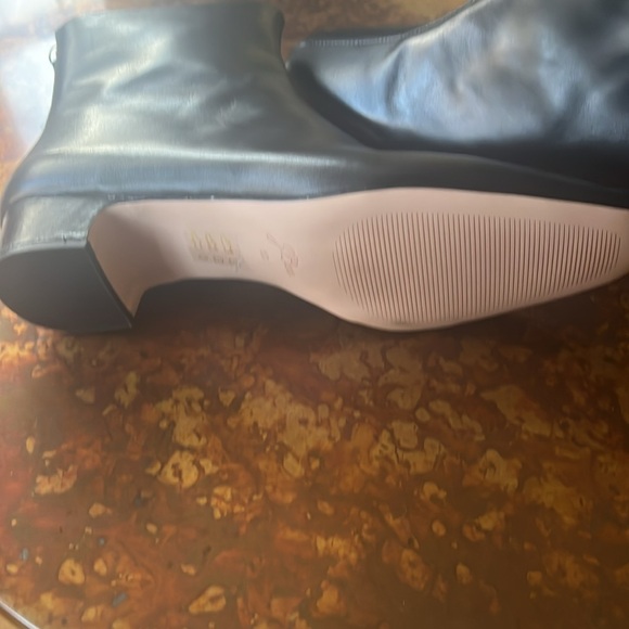 JCrew new (never worn) leather boot - Picture 2 of 9